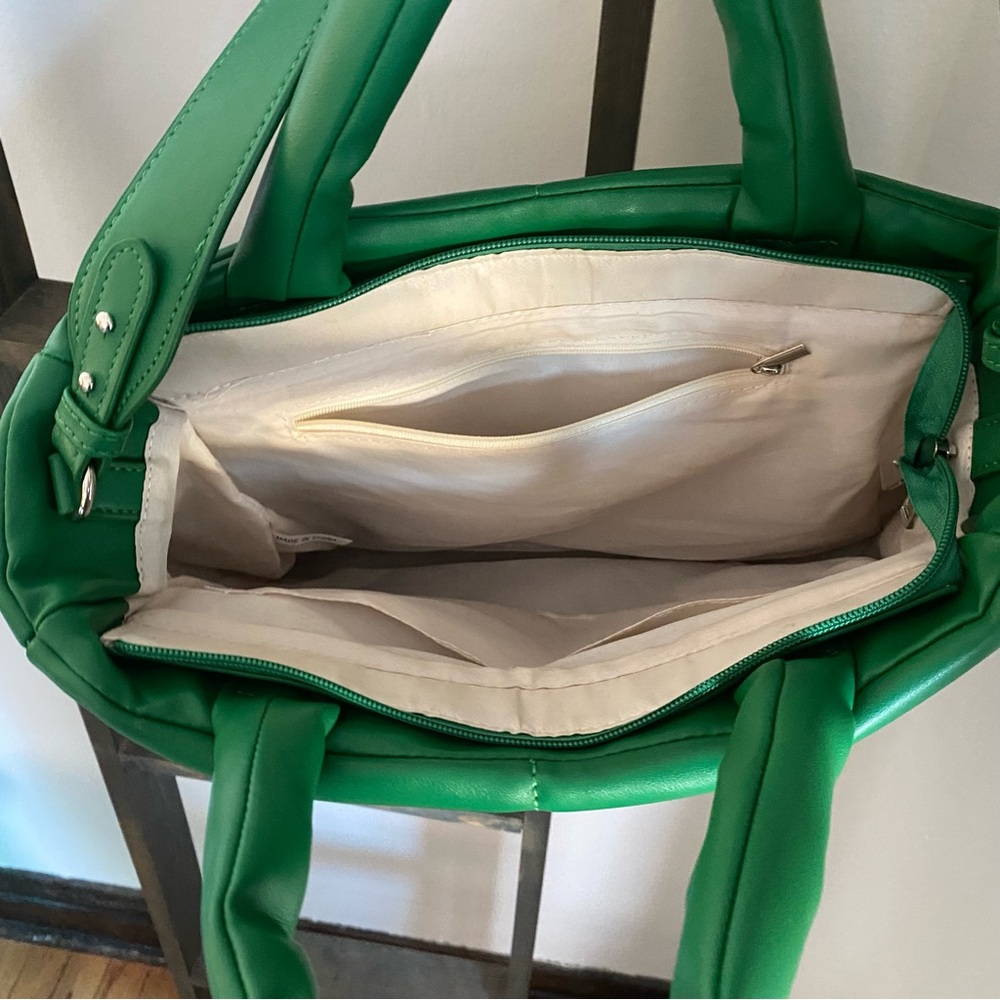 Green Handbag - Picture 2 of 3